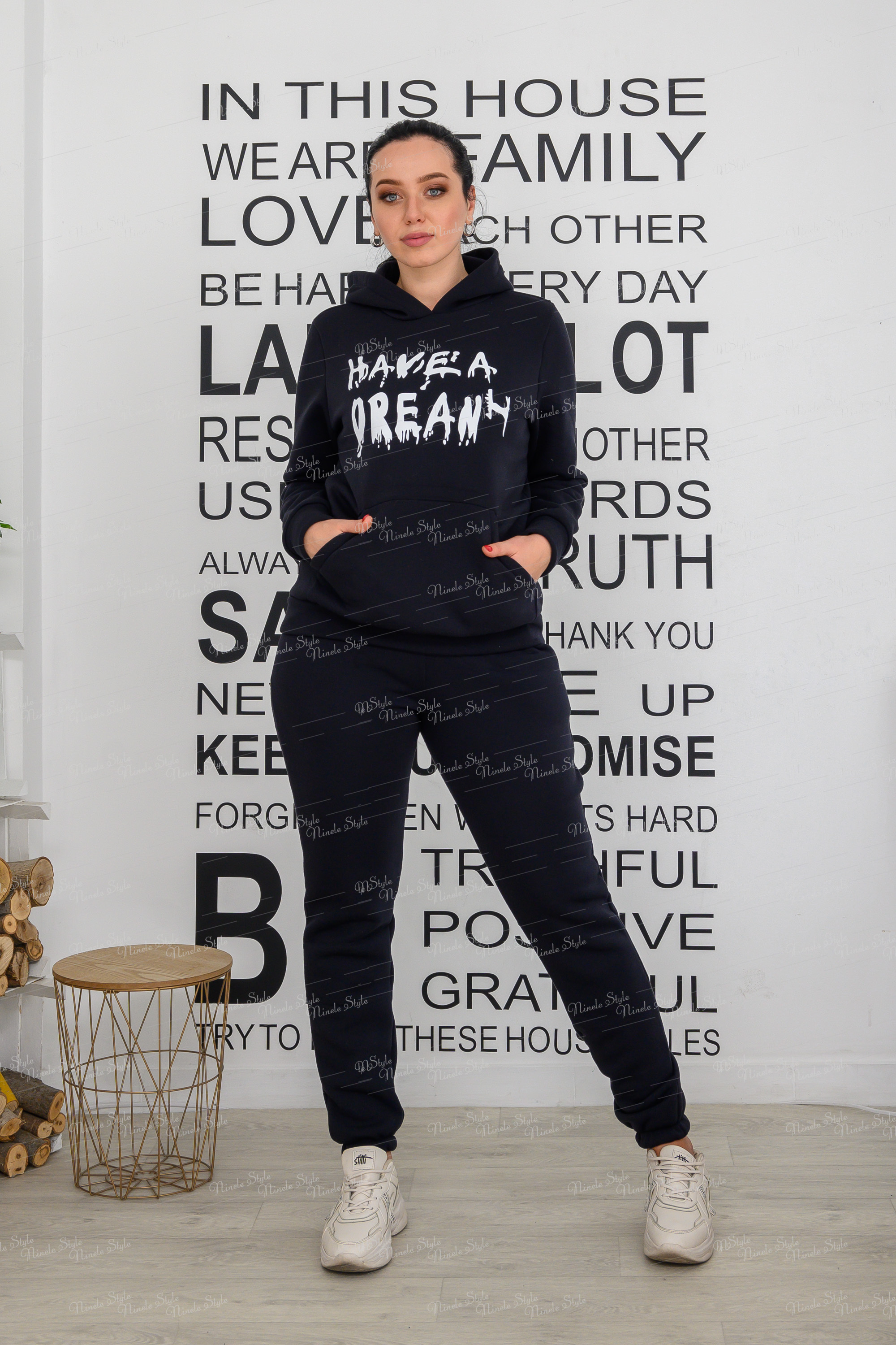 Темно-синий